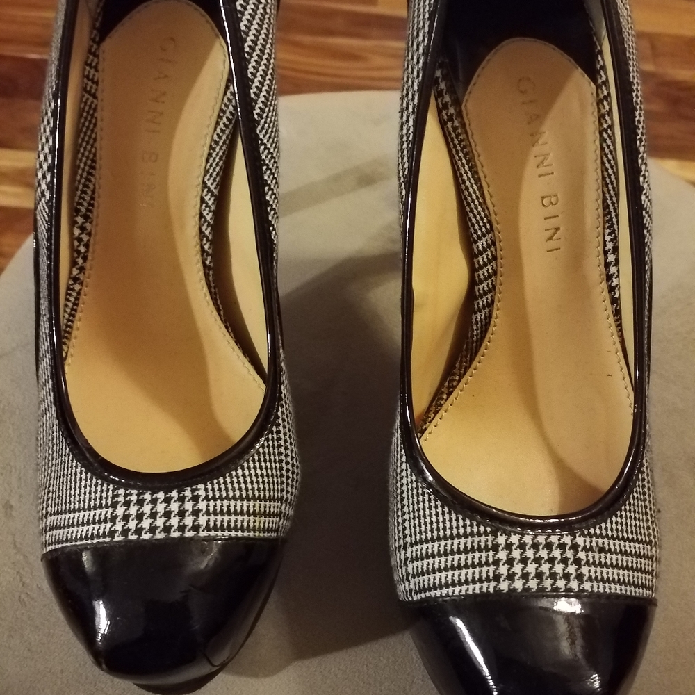 Black plaid shoes